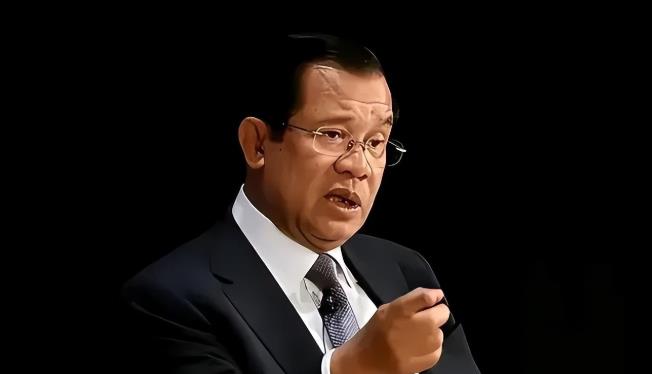 现在世界上可能最后悔的人，就是柬埔寨亲王洪森了：一是后悔不该和一个女人佩通坦一般