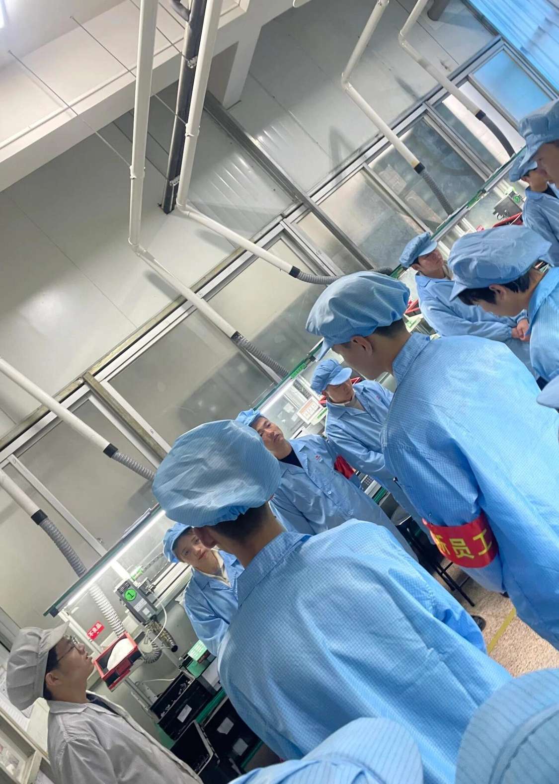 中专毕业进厂了，希望能够闯出一片天地。