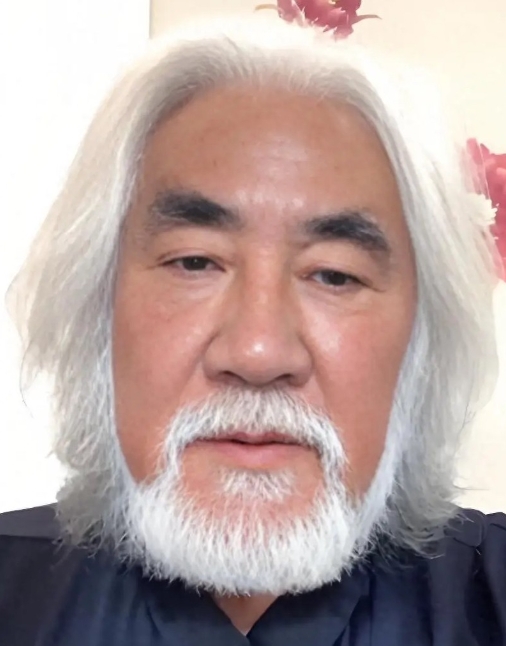 张纪中最致命的问题
不是年近古稀还在为养育几个年幼孩子而操劳奔波。也不是陷入和前