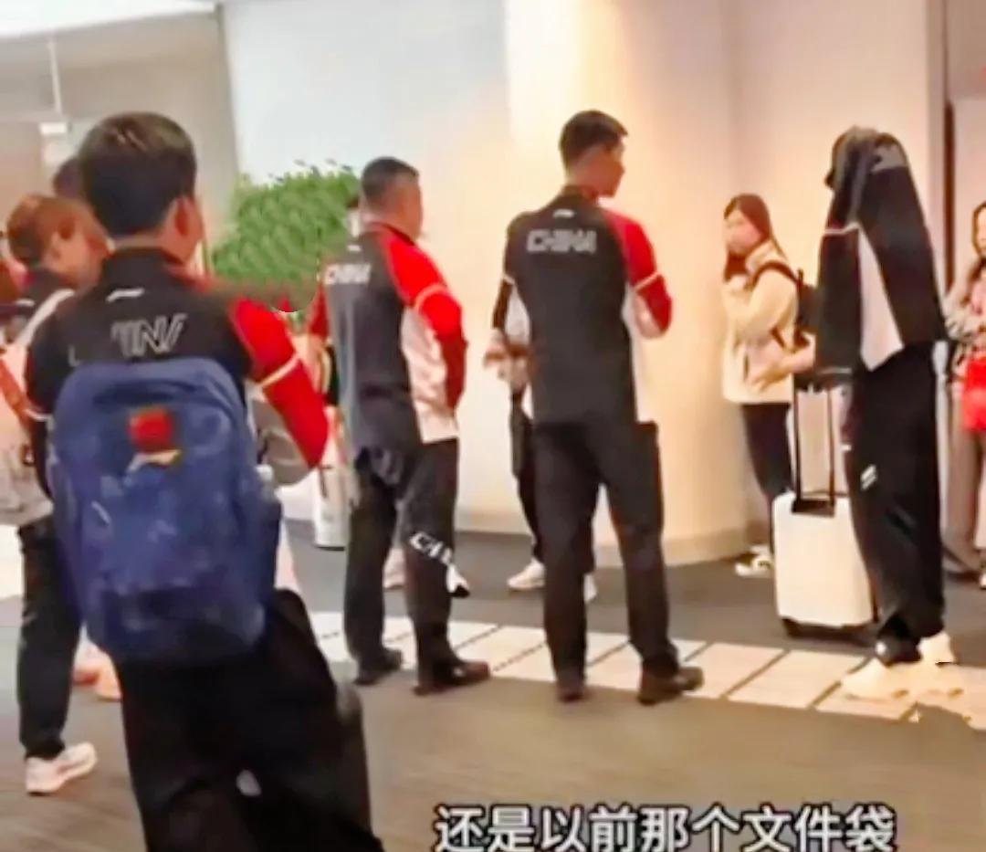 大胆预测一下！
多哈球拍事件的真相，越扒越让人惊掉下巴！雨果随口一说的“纸袋戳胶