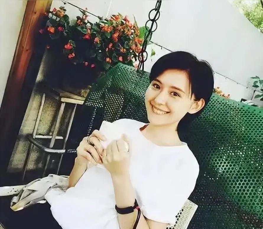 标题岁热依扎“硬演”17岁少女：是挑战突破还是违和之困品的多元舞台上，演员与角色