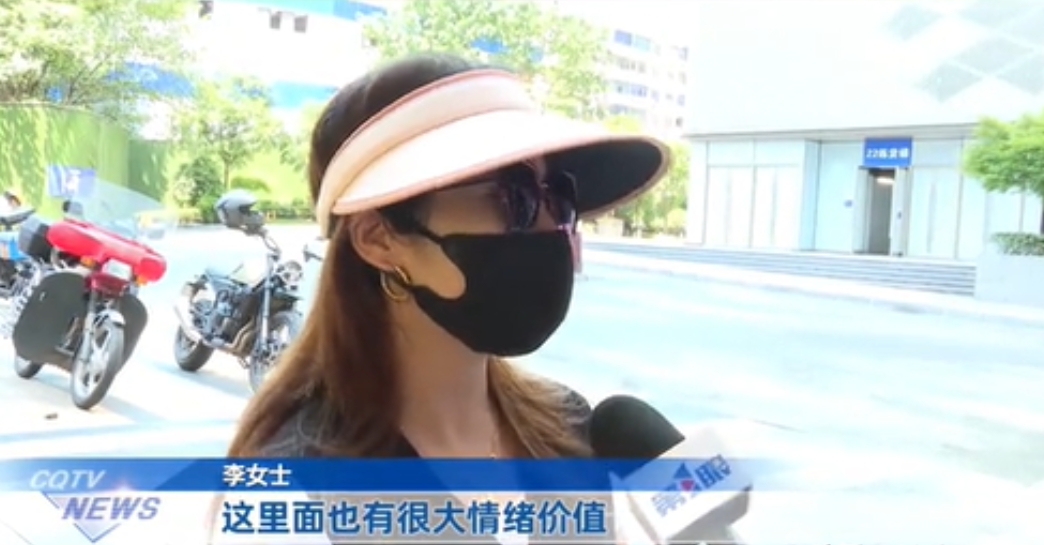 重庆女子因理发师腹肌冲动充值18888元，事后要求退款遇难题