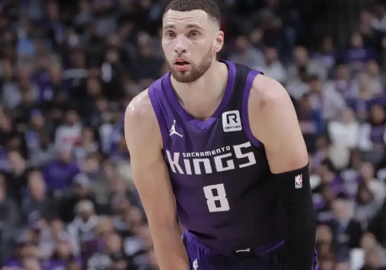 换队不耽误拉文拿周最佳
国王队后卫扎克-拉文第19周NBA西部周最佳球员，他刚从