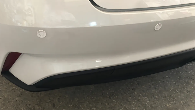 思域后杠被4儿子店打雷达孔了怎么办
新车还没提，谈价的时候让4儿子送倒车雷达，后