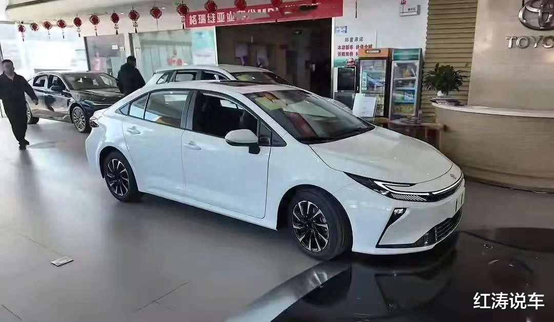 新款丰田卡罗拉到店，全新前脸，12.9英寸屏，2.0L燃油/