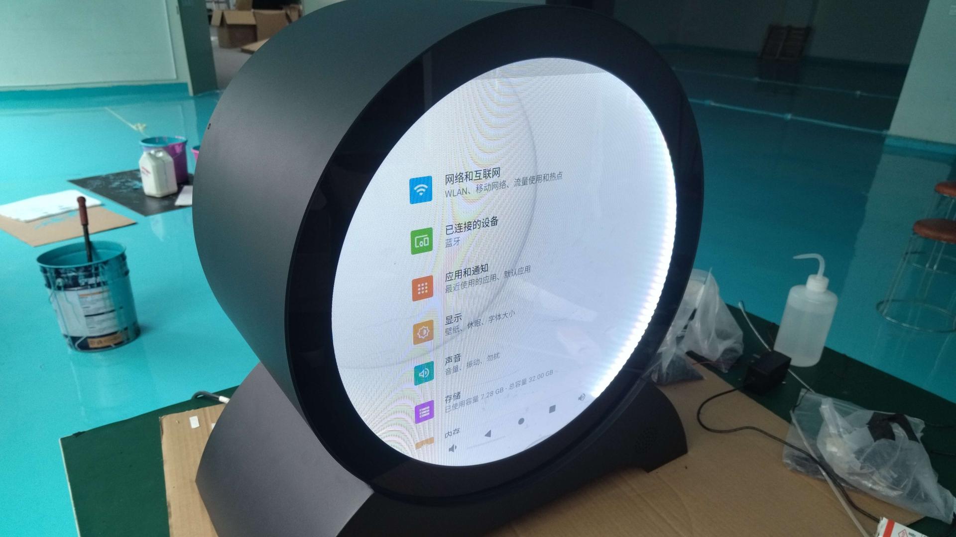 透明液晶圆形触控屏广告机：未来科技，触手可及
