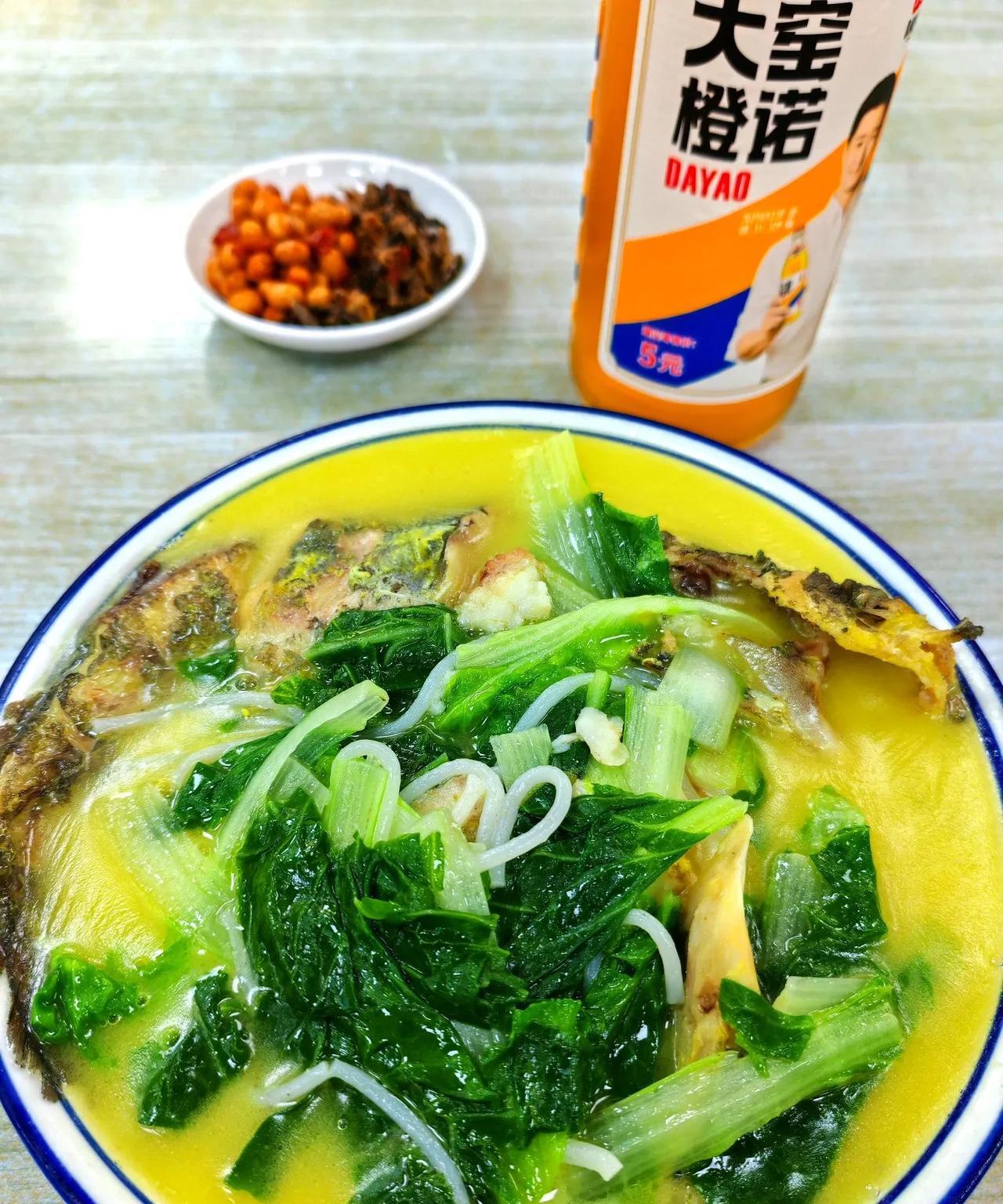 早上发了一个贴子，我说每天早上驾车二十多公里就为了吃一碗早餐，然后评论区有个人说