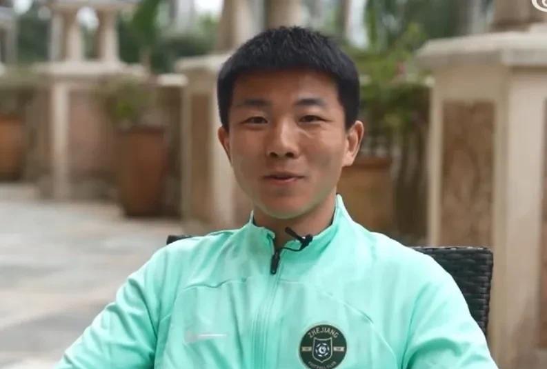 陶强龙的尴尬谁懂啊…浙江主场3：0击败深圳迎来两连胜，陶强龙又尴尬的踢了十来分钟