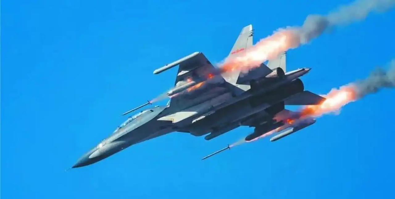 歼 - 16 锁死 F-22！“无短板” 战机打脸F-22，美军面子保不住了！