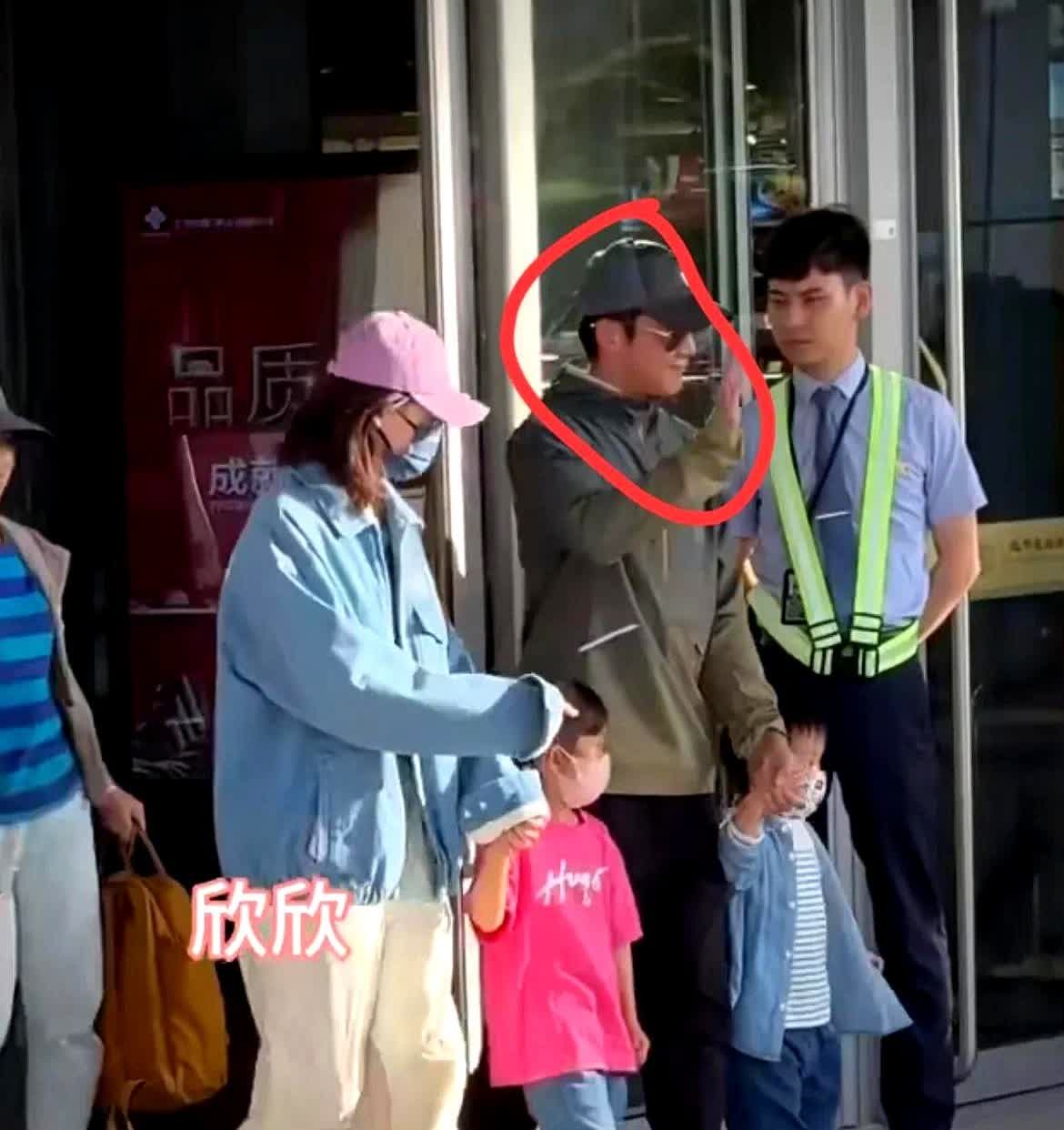建议跑男识趣一点，

赶紧改一改名字吧，

不要再叫“奔跑吧、兄弟”，
