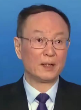 专家说月入3000已经进入中等收入，白岩松反问专家：如果月入3000就算中等收入