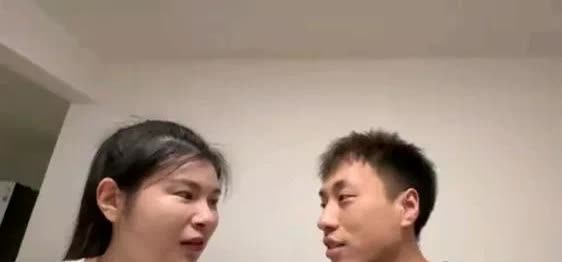 都是杨女友真是一点偶像包袱都没有。都是杨送给女友一束花，说，赠人玫瑰🌹，手有余