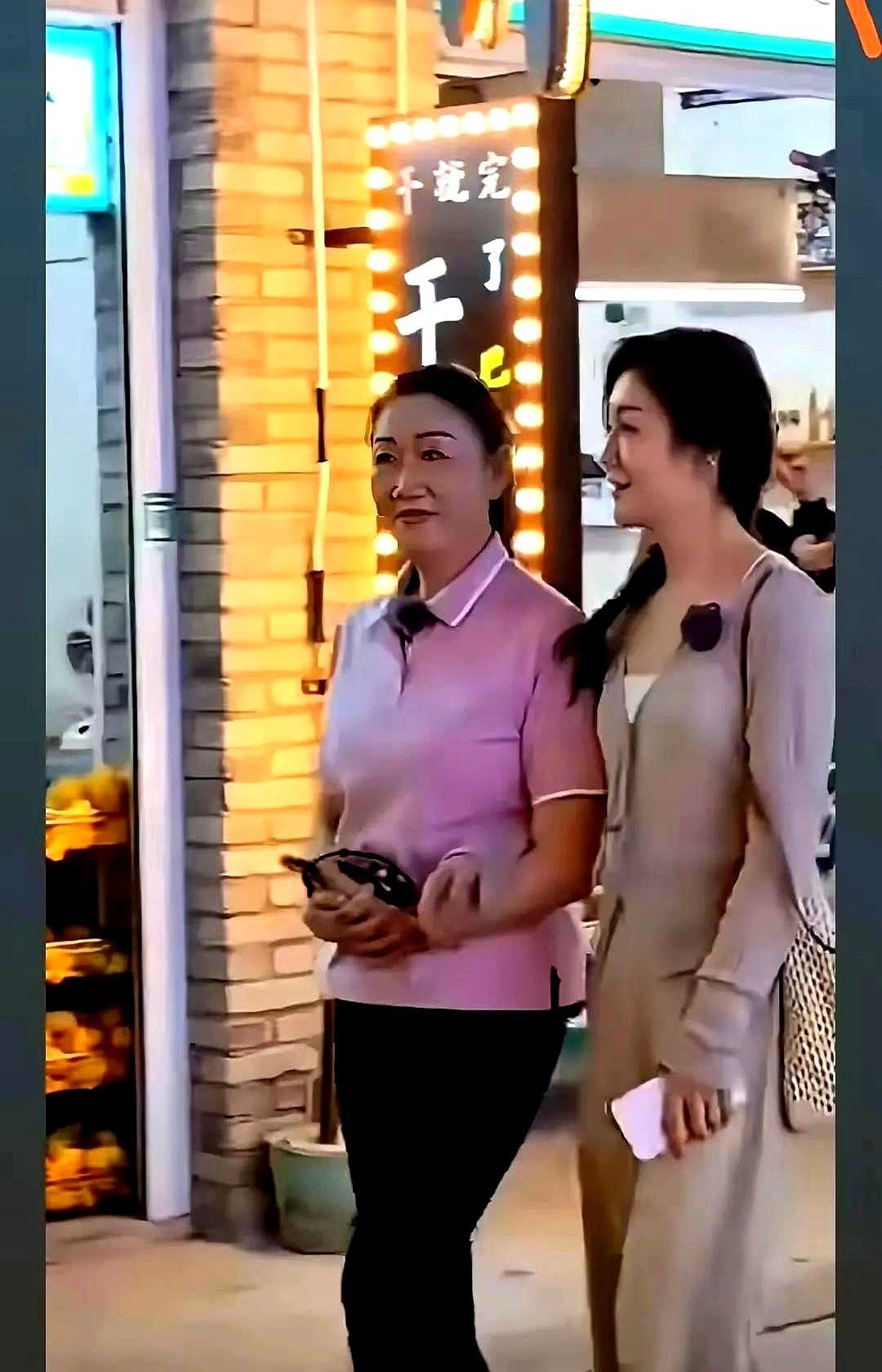 陈梦的妈妈估计难受死了
不是因为陈梦不给钱
也不是没找老伴，而是61了还有人
有