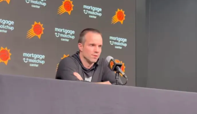 NBA常规赛，太阳将对阵骑士。
太阳主帅乔丹-奥特接受了记者采访，谈到了骑士主帅