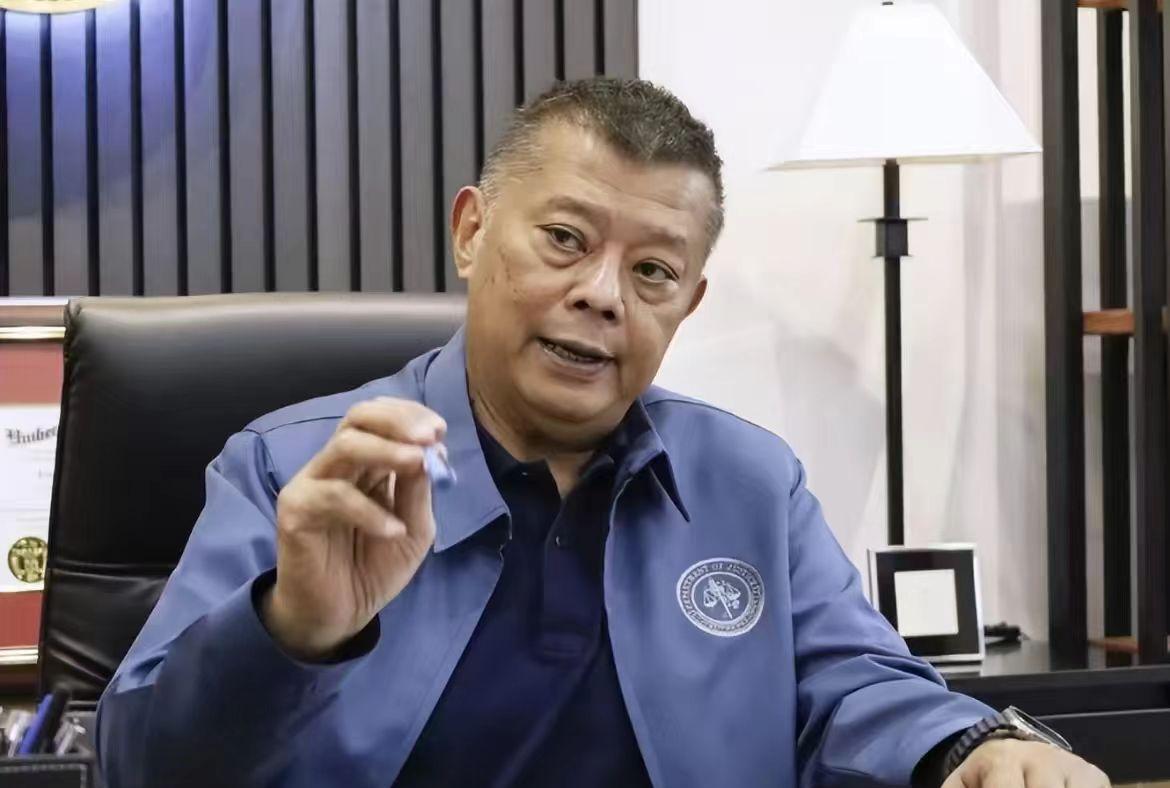 雷穆拉终于还是进了保险！
6日，菲最高法院发言人称，已经向马科斯递交了7名申请入