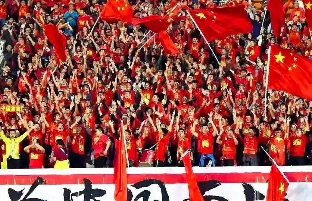 不要国足一输球就喊解散！解散国足是不可能的事情，既然解散不可能，那么就应该切实想
