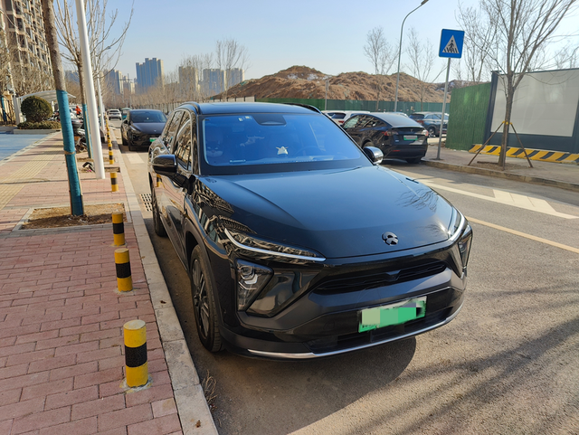 能不能改装的问题
最近在网上刷到很多改装的视频，包括座椅加热、女王座驾之类的，都