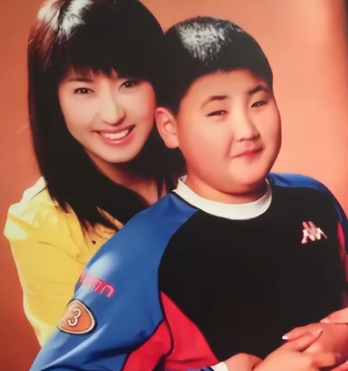 人心不足蛇吞象！闫学晶名下3套全款房，儿子拍戏赚几十万不够花 ​​​