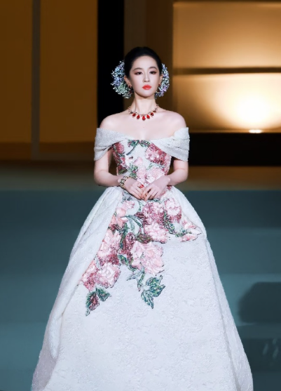 明星认为刘亦菲是红毯的神，天仙真是影响一代人的巨星 ​​​