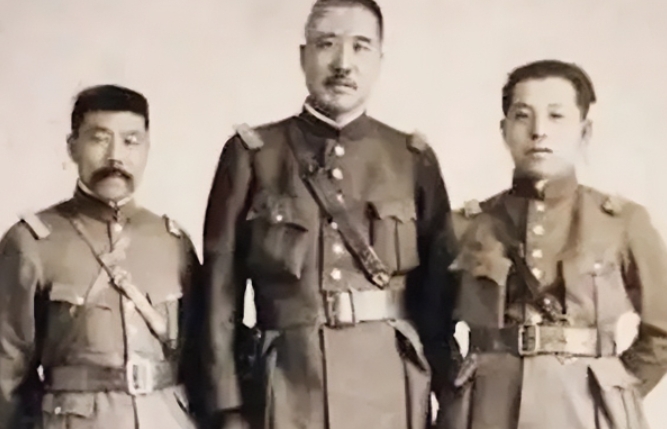 1920年，“狗肉将军”张宗昌娶14岁的朱宝霞为21姨太太。新婚夜，张宗昌喝的迷