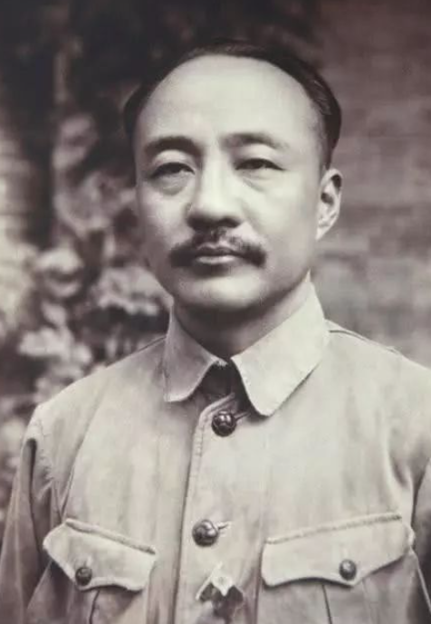 民国初年，李烈钧看上了好兄弟龚永的夫人华世琦。一天，李烈钧给了龚夫人2万大洋，说