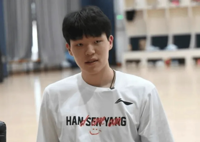 杨瀚森：训练累到想放弃但一想到国内球迷，便觉得还能再练
据青岛文旅消息，开拓者球