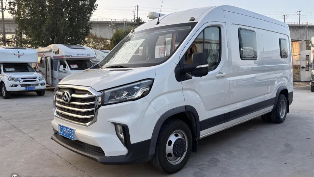 18万买长轴大空间房车！6座3张床自动挡，带10度电能洗澡做饭