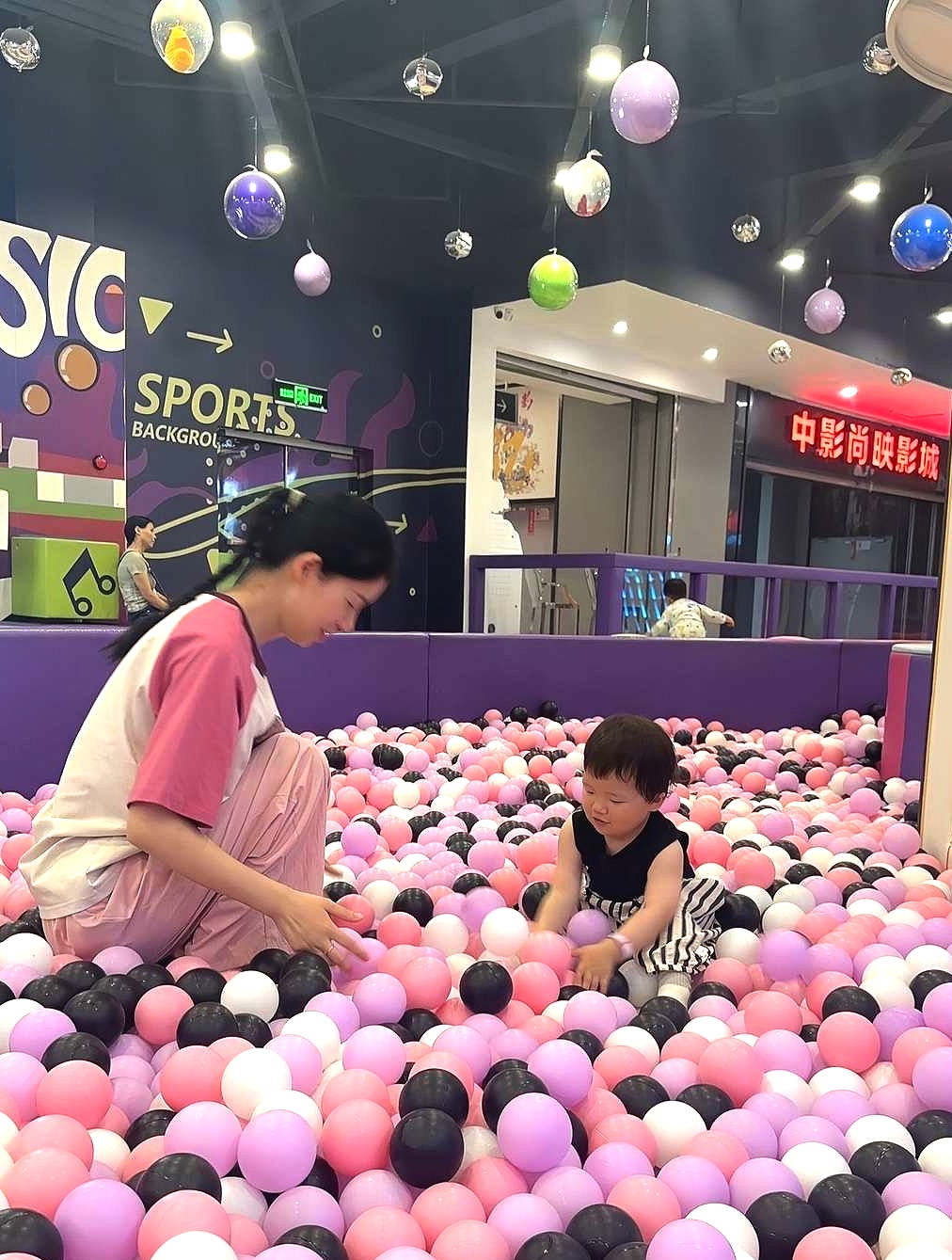 你们发现没，孩子都特别愿意和小姨玩