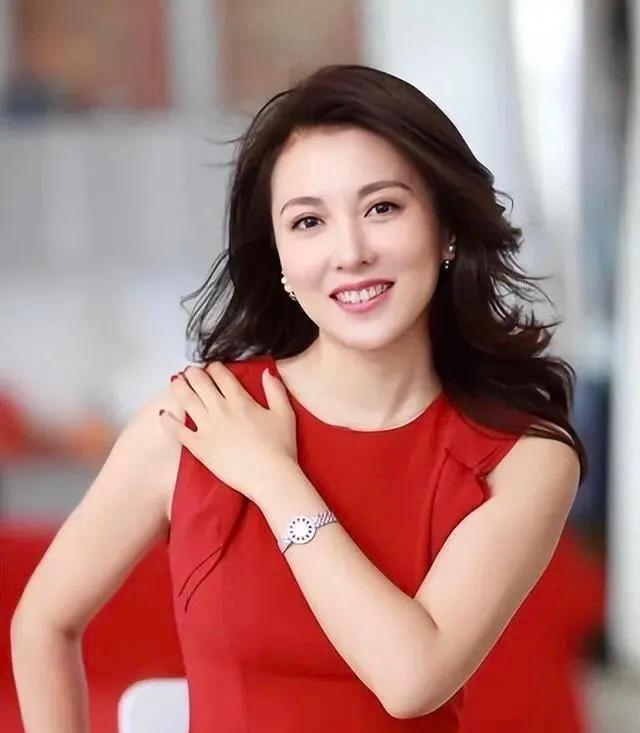 梦桐或许不是央视最耀眼的名字，但她的专业与坚持恰恰诠释了“低调的奢华”。正如网友