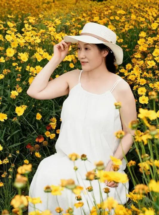 男人大多好色，背着妻子背叛家庭在外面寻花问柳沾花惹草，图个新鲜。
女人一辈子不管