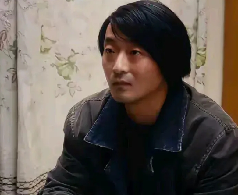 《棋士》王宝强都没想到，原是想用邢佳栋、李乃文等老资格捧新人的，结果夏生、一只耳