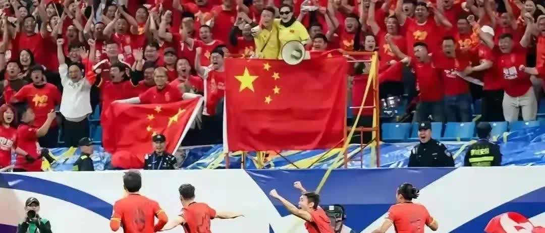 3月21日国足对决沙特，目前传来6好4坏消息。
 
先说好消息。中场大师塞尔