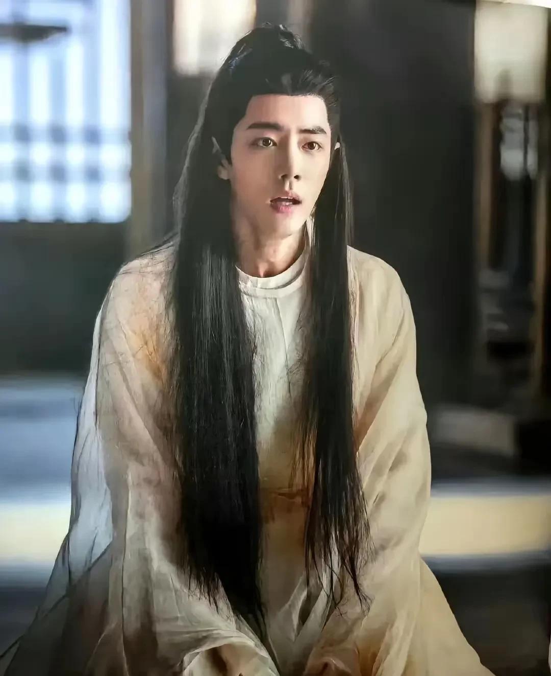 似肖战这般长相，男女通杀，男明星里没几个比他帅的，女明星也是，性别一换没几个，美