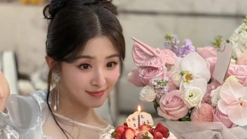 张含韵童颜多抗老，36岁生日美得像公主，出道21年还是当年的模样