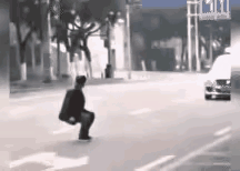 他若碰瓷碰到
车里的巡警呢？