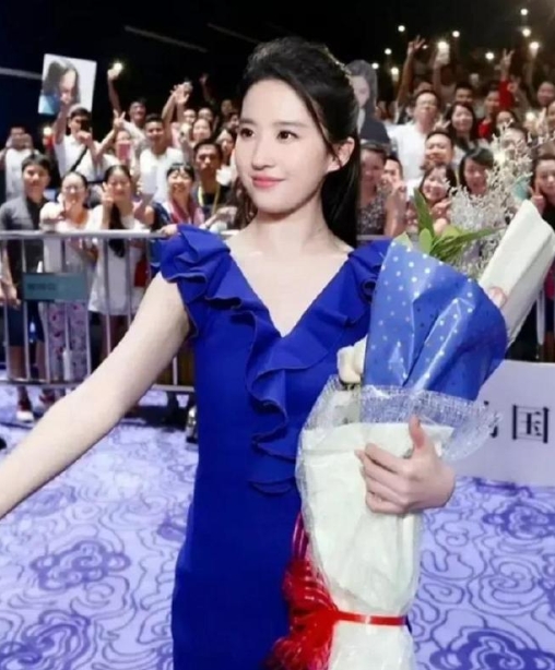 蓝色好漂亮的刘亦菲，乖宝宝好靓。