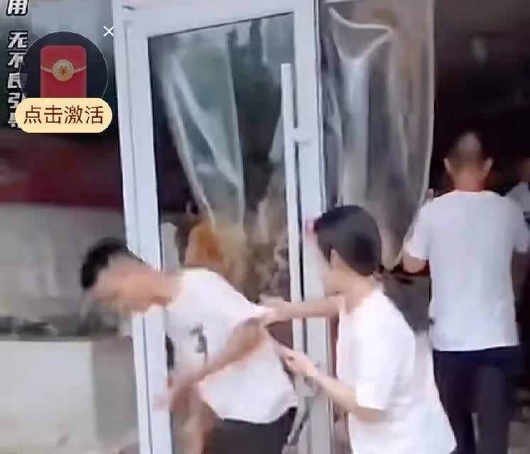 土豆哄抢事件刚刚结束

又出一个超市哄抢事件

发现两个事件有一个不同的