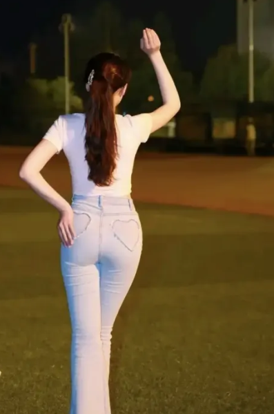 怎么才能追到这样的女生，太喜欢了
