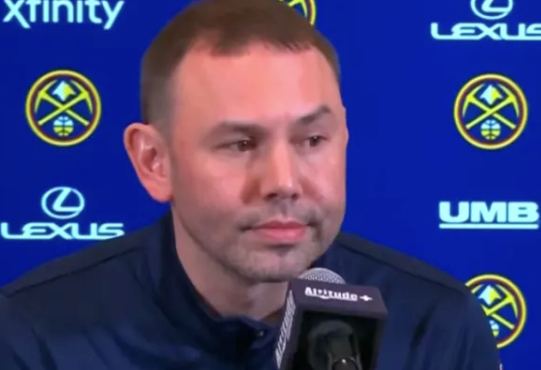 NBA常规赛，掘金主场107-109不敌活塞。
在赛后采访中，掘金队教练大卫-阿