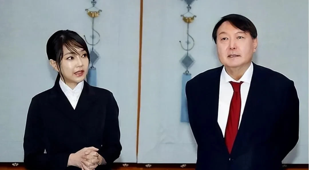 韩国政坛变天了











---











韩国新总统李