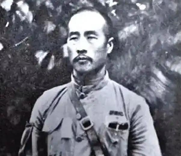 刑场的阴影一步步逼近，空气中弥漫紧张气息。韩复渠，这位曾经叱咤风云的国民党上将，