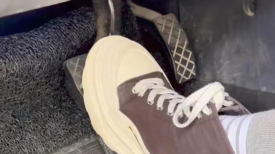 生死时速：挡风玻璃突遭遮挡的黄金处置法则