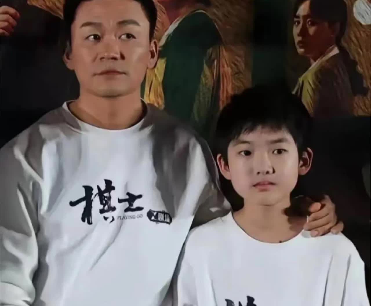 王宝强和女儿近照，完美复制