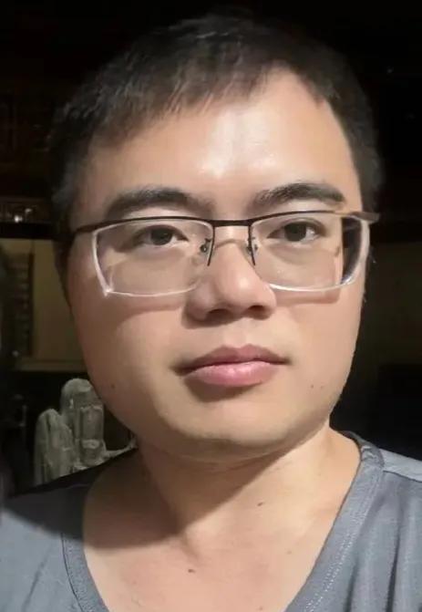 李雷相亲记把大龄剩女雅典娜娶了，西安八哥把大龄剩女欧阳微微娶了，快消停点吧。相亲