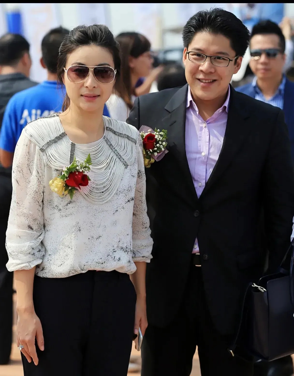 郭晶晶在豪门的地位让人羡慕不已！她不是依附于男人的花瓶式太太，也不是强势专横的主