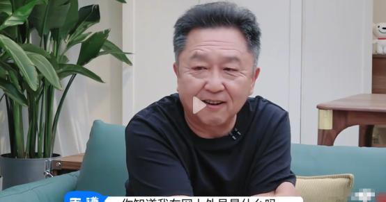 于谦官宣“酱油老祖”
于谦又用5G网冲浪了，这回直接对邓家佳官宣“酱油老祖”，正