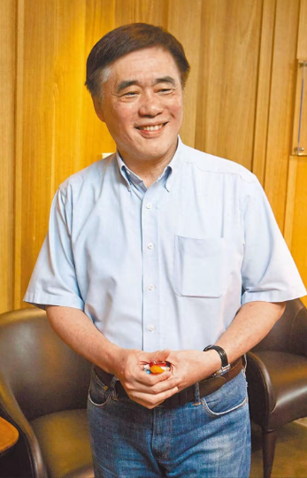 郝龙斌的神助攻
就在民进党当局阻止台湾退职党政人员，国民党抗战老兵前往大陆参加九