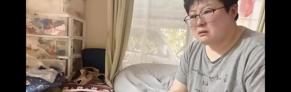 玉酱也难怪会被网友批评，看她照顾孩子真是越来越不上心，先是对着镜头哭诉自己无助，