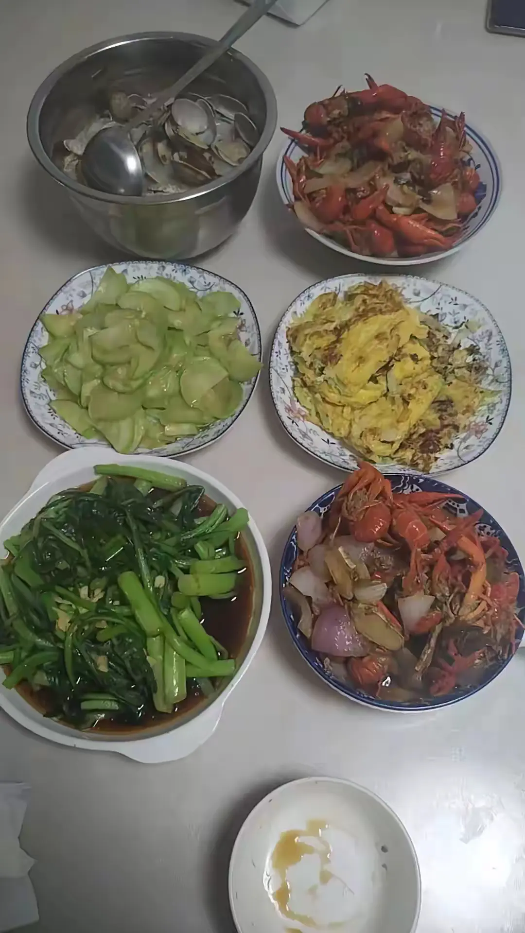 这几个菜，一家四口你们觉得够吃吗？