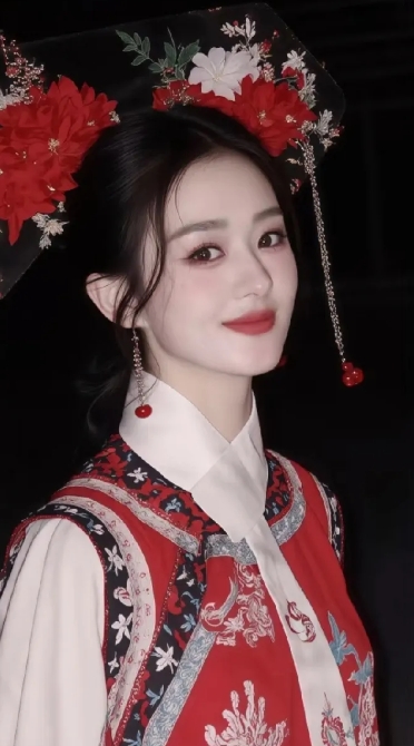太美了！赵丽颖的格格装来喏……
当初《新还珠格格》里的小燕子让赵丽颖去演的话，会